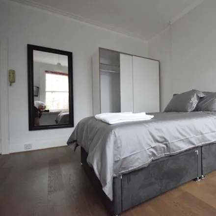 Image 7 - Perham Road, London, W14 9ST, United Kingdom - Apartment for rent