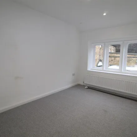 Rent this 4 bed apartment on Woodfield Avenue in Greetland, HX4 8NA