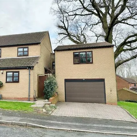 Buy this 6 bed house on Brookfield Close in Astwood Bank, B97 5LL