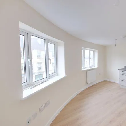 Image 1 - John Laing House, Bear Flat, 122 Wells Road, Bath, BA2 3AH, United Kingdom - Apartment for rent