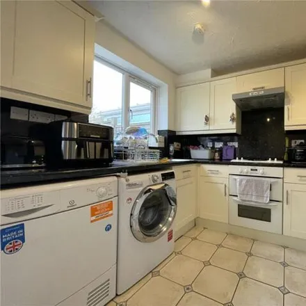 Image 3 - 30 Guinevere Way, Exeter, EX4 8LQ, United Kingdom - House for rent