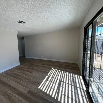 Image 4 - 4720 Casitas Way, Whitney, NV 89122, USA - Townhouse for sale