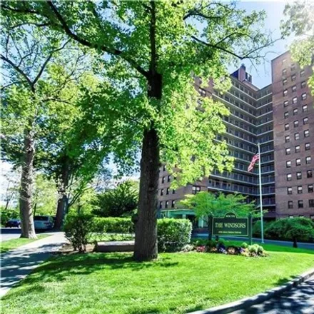 Buy this studio apartment on 4705 Henry Hudson Parkway West in New York, NY 10471