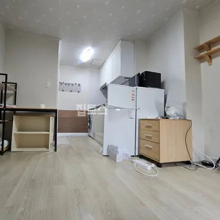 Rent this studio apartment on 서울특별시 마포구 염리동 488-17