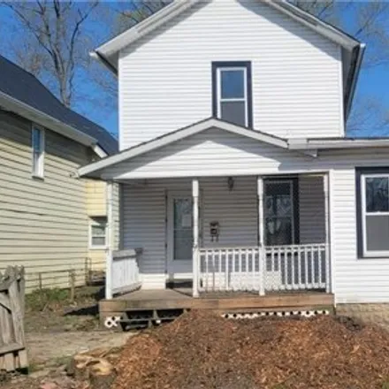 Buy this studio house on 888 11th Street Southeast in Massillon, OH 44646