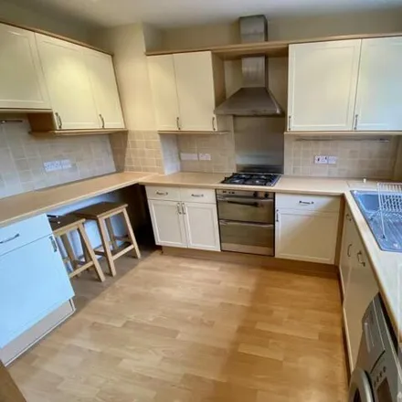 Image 3 - Marneys Close, The Wells, KT18 7HR, United Kingdom - Townhouse for rent