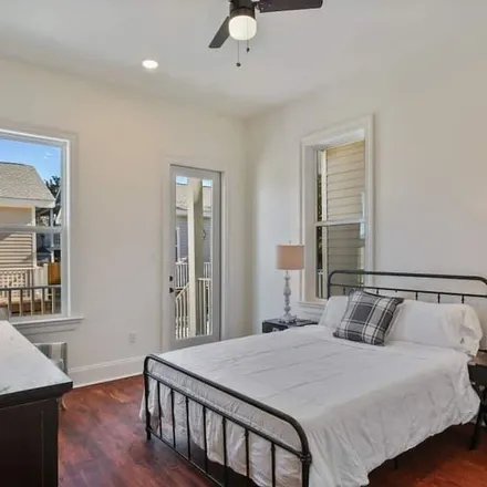 Rent this 6 bed townhouse on New Orleans