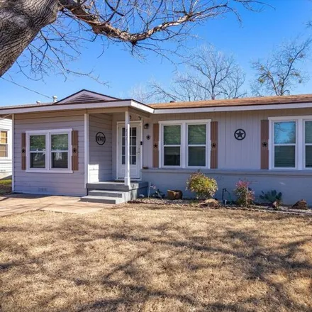 Buy this 3 bed house on 775 Sycamore Street in Weatherford, TX 76086