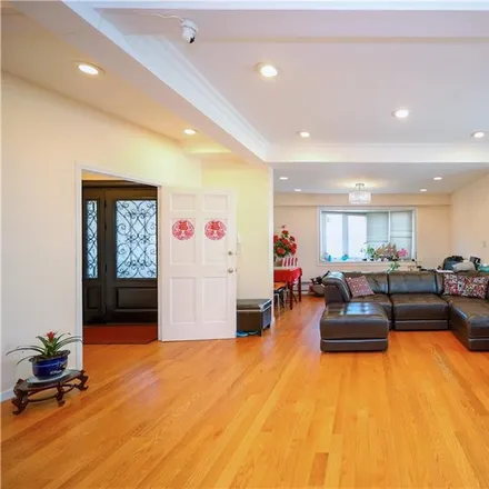 Image 5 - 47 Bay 25th Street, New York, NY 11214, USA - Townhouse for sale