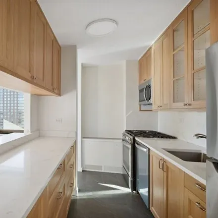 Image 2 - Rivercross, 501 Main Street, New York, NY 10044, USA - Apartment for sale