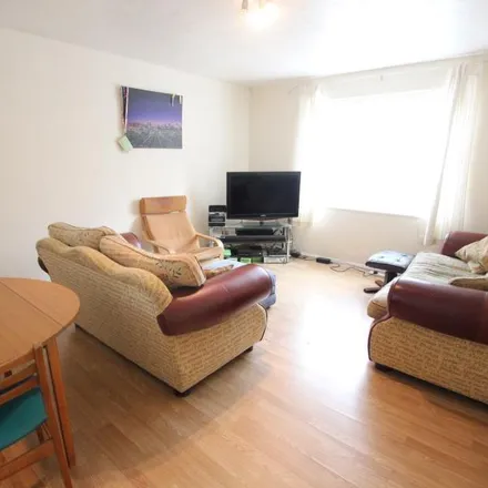 Image 2 - Foxhills, Horsell, GU21 3LT, United Kingdom - Apartment for rent