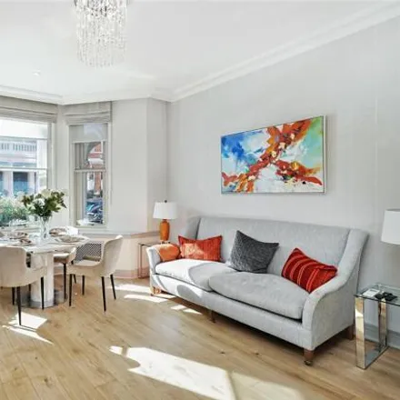 Rent this 1 bed apartment on 106-116 Park Street in London, W1K 6RD