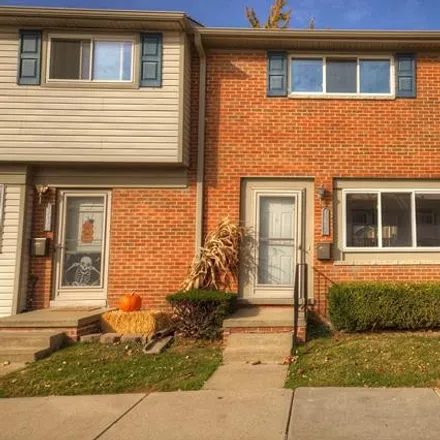 Buy this 2 bed condo on 25637 Salem Street in Roseville, MI 48066