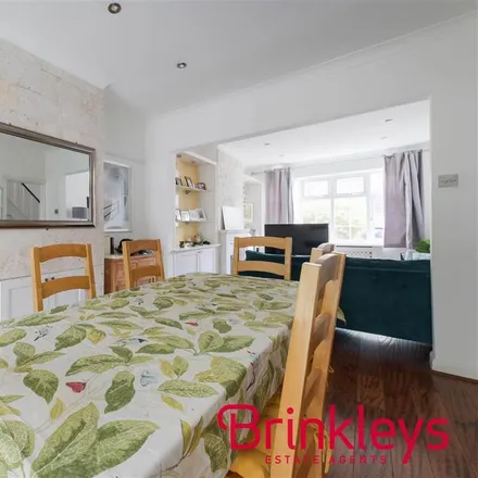 Image 4 - 22 Chase Side Avenue, London, SW20 8LU, United Kingdom - Duplex for rent