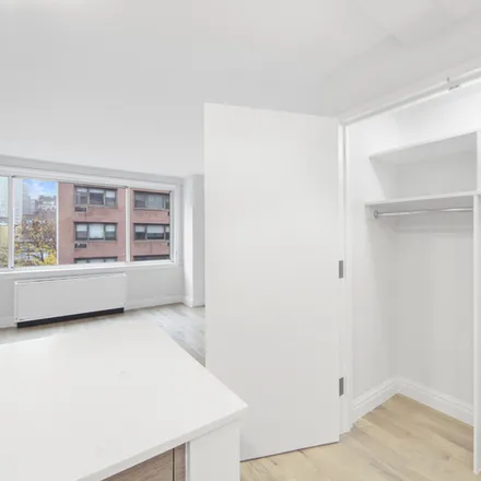 Image 5 - 2nd Ave E 51st St, Unit 8D - Apartment for rent