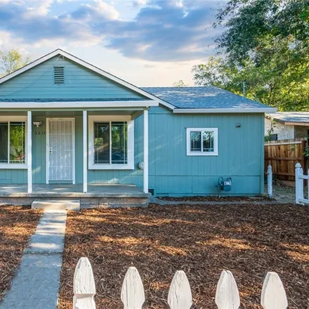 Buy this 2 bed house on 2215 Laurel Street in Chapmantown, Chico