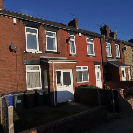 Rent this 3 bed house on Wakefield Road/Bar Lane in Wakefield Road, Mapplewell