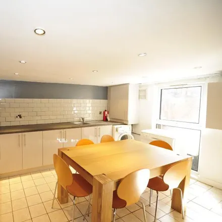 Image 9 - Back Meadow View, Leeds, LS6 1JQ, United Kingdom - Townhouse for rent
