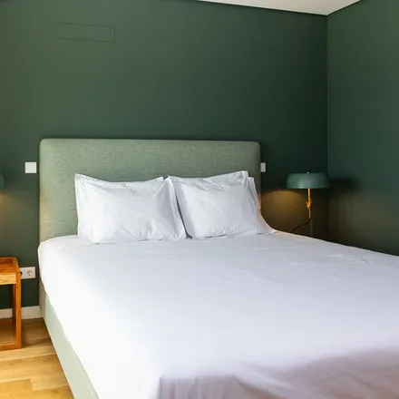 Rent this 1 bed apartment on Rua da Galeria de Paris 48 in 4050-284 Porto, Portugal