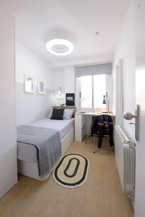 Rent this 4 bed room on Carrer de Rodríguez Cepeda in 1, 46021 Valencia