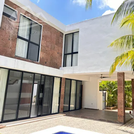 Buy this studio house on Calle Margarita Maza de Juárez in 77560 Cancún, ROO