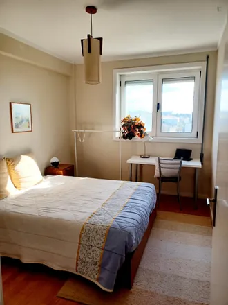 Rent this 3 bed room on Hospital Matosinhos in Rua de Alfredo Cunha, 4454-505 Matosinhos