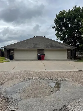 Image 1 - 404 Bond Street, Hillsboro, TX 76645, USA - Duplex for sale