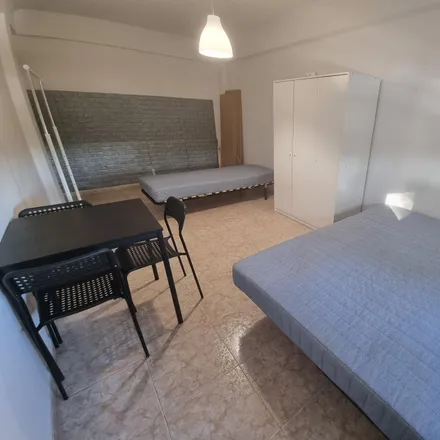 Rent this 4 bed room on O Pilecas in Avenida Cidade de Londres, 2735-229 Sintra