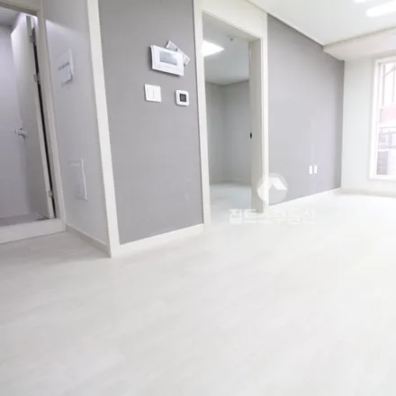 Rent this 3 bed apartment on 서울특별시 서초구 반포동 721-4