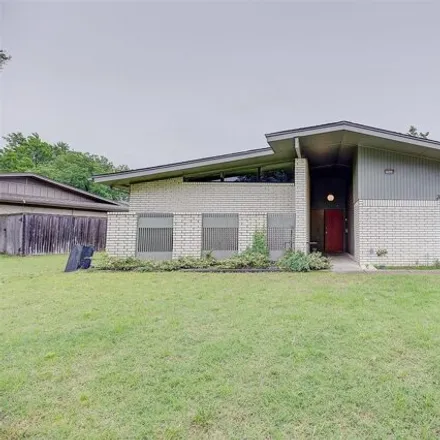 Buy this 3 bed house on 7236 East 52nd Street in Tulsa, OK 74145