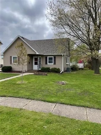 Buy this 3 bed house on 1376 Ann Street in Grinnell, IA 50112