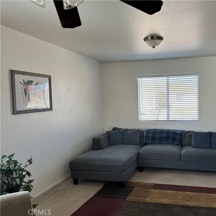 Image 3 - 25041 Camino del Norte, Lenwood, San Bernardino County, CA 92311, USA - House for sale