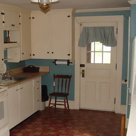 Rent this 3 bed house on Tiverton in RI, 02878