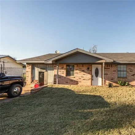 Image 2 - 143 Prairie Street, Nocona, TX 76255, USA - House for sale