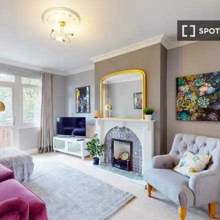 Rent this 3 bed apartment on Hosack Road in London, SW17 7QW