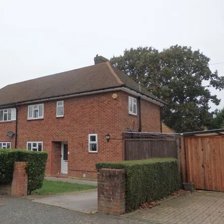 Rent this 3 bed duplex on Hazelwood Grove in London, CR2 9DW