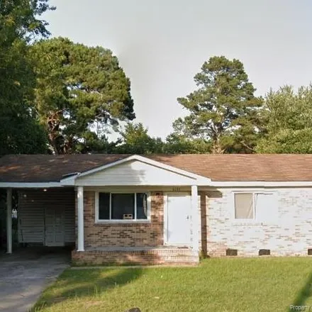 Rent this 3 bed house on 6122 Malvern Circle in Hollywood Heights, Fayetteville