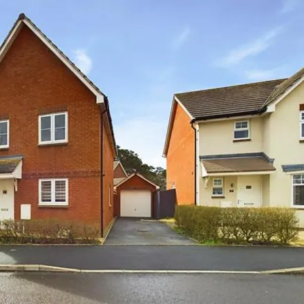 Buy this 4 bed house on Partletts Way in Colletts Green, WR2 4QE
