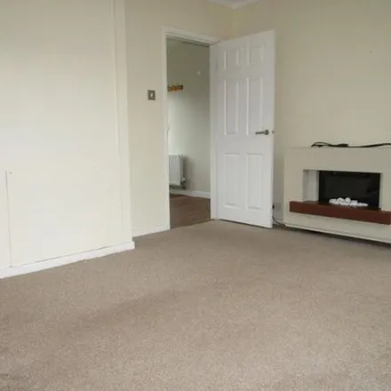 Rent this 3 bed townhouse on The Close in North Yorkshire, YO7 3DE