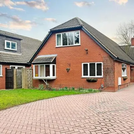 Buy this 4 bed house on Arden Vale Road in Knowle, B93 9NE