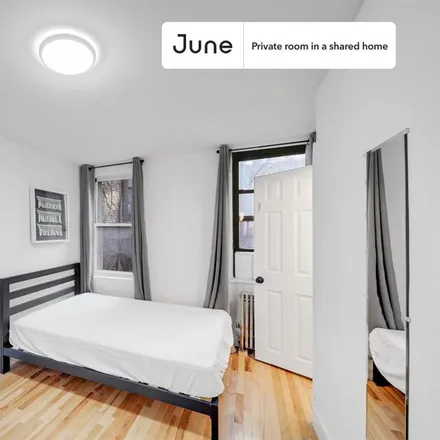 Image 7 - 94 Saint Mark's Place, New York, NY 10009, USA - Room for rent