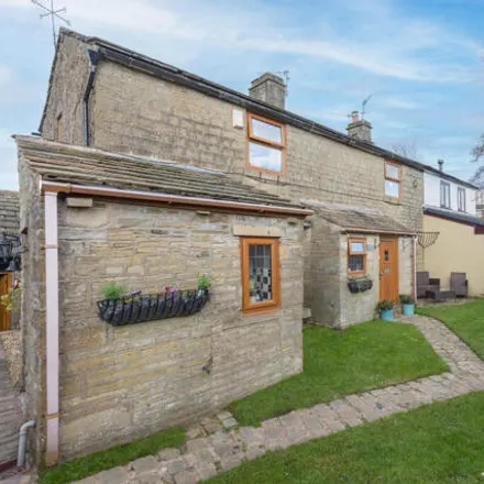 Buy this 3 bed duplex on Extwistle Road in Worsthorne, BB10 3PB