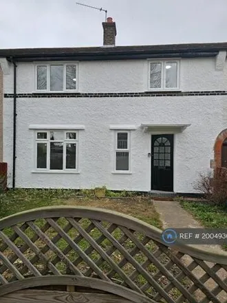Rent this 3 bed townhouse on unnamed road in Southend-on-Sea, SS2 5PE