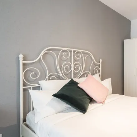 Rent this 8 bed room on Calle de Pérez Galdós in 5, 28004 Madrid