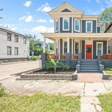 Buy this 4 bed house on 301 W 33rd St in Savannah, Georgia