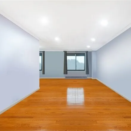 Image 2 - 830 Howard Avenue, New York, NY 10301, USA - Condo for sale