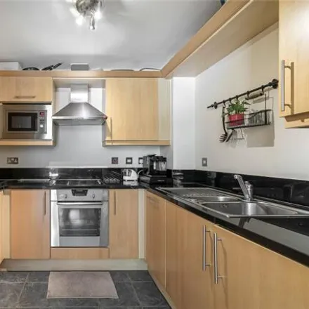 Image 4 - Lowry House, Cassilis Road, Millwall, London, E14 9LL, United Kingdom - Apartment for sale