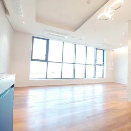 Rent this studio apartment on 서울특별시 강남구 논현동 211-21