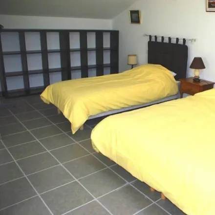 Rent this 1 bed townhouse on 84450 Saint-Saturnin-lès-Avignon