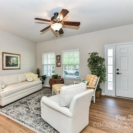 Image 8 - 17549 Caldwell Track Drive, Huntersville, NC 28031, USA - House for sale